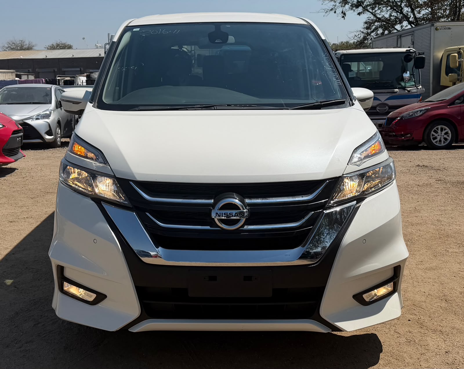 Nissan  Serena 