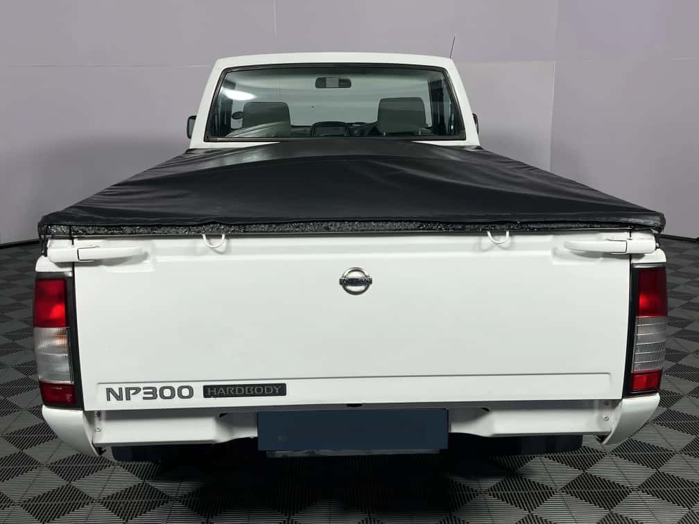 Nissan Np300 Hardbody 2.0i  - Image 4