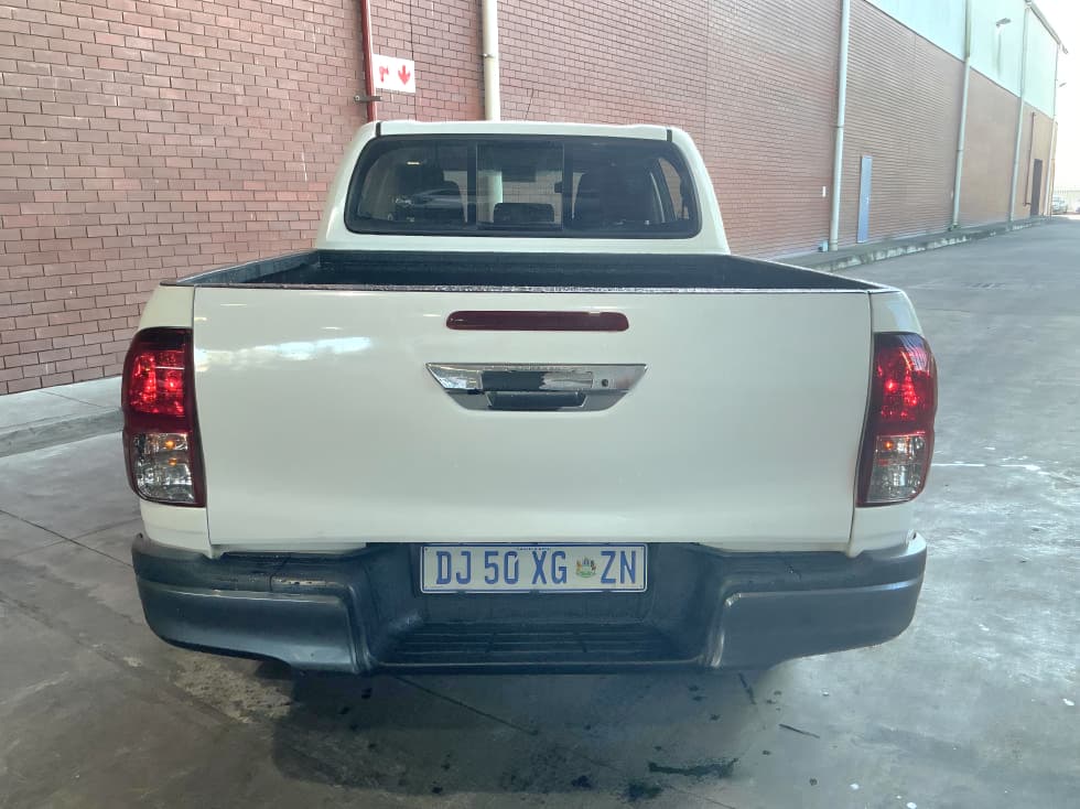  Toyota Hilux - Image 2