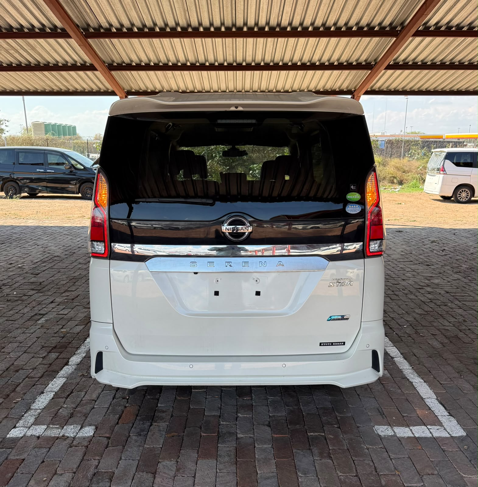 Nissan  Serena  - Image 2