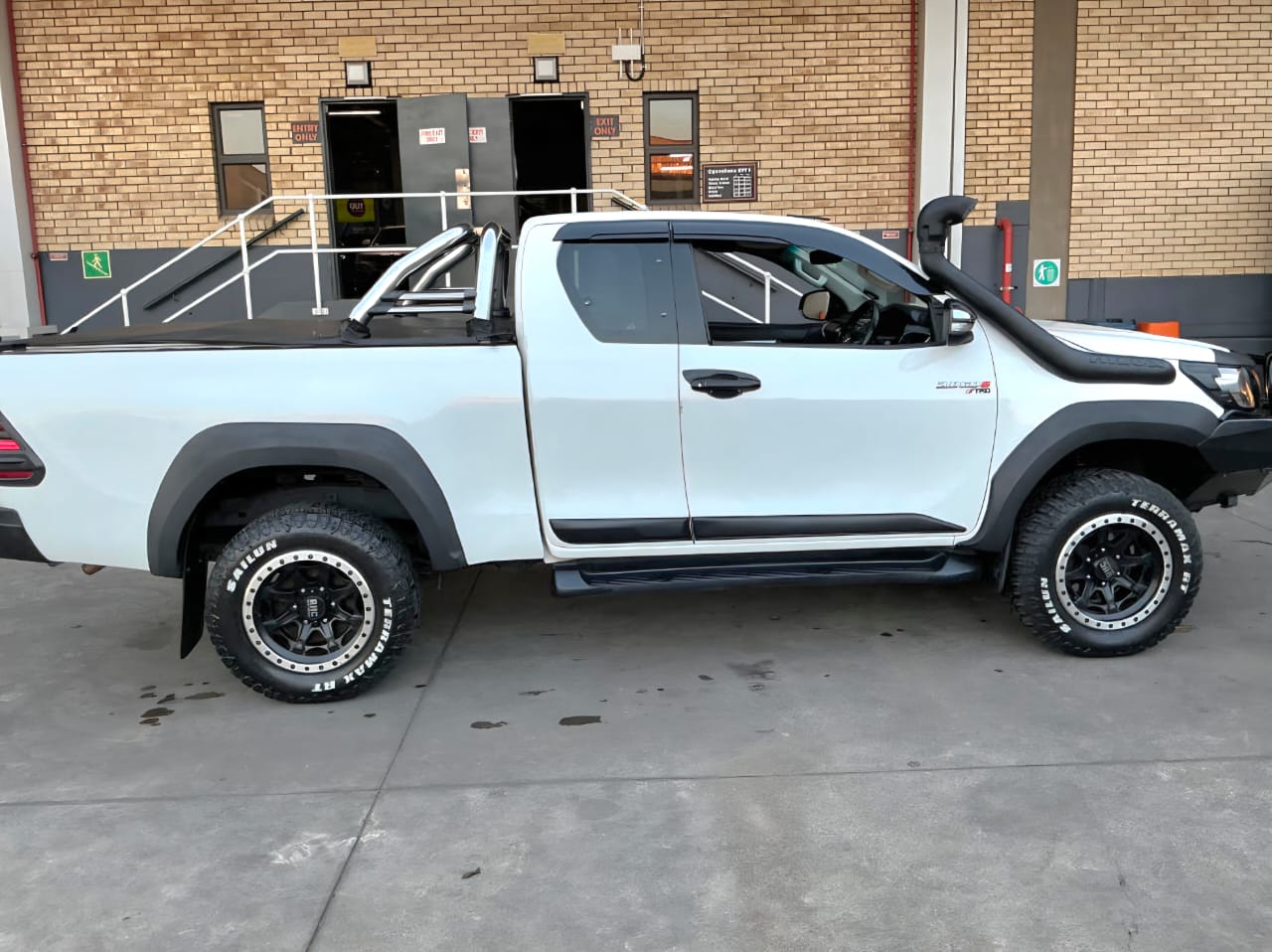 Toyota Hilux  - Image 2