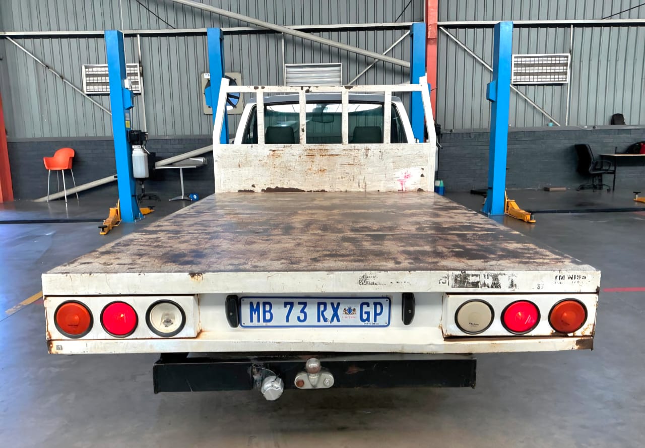 Nissan Hardbody Np300 - Image 2