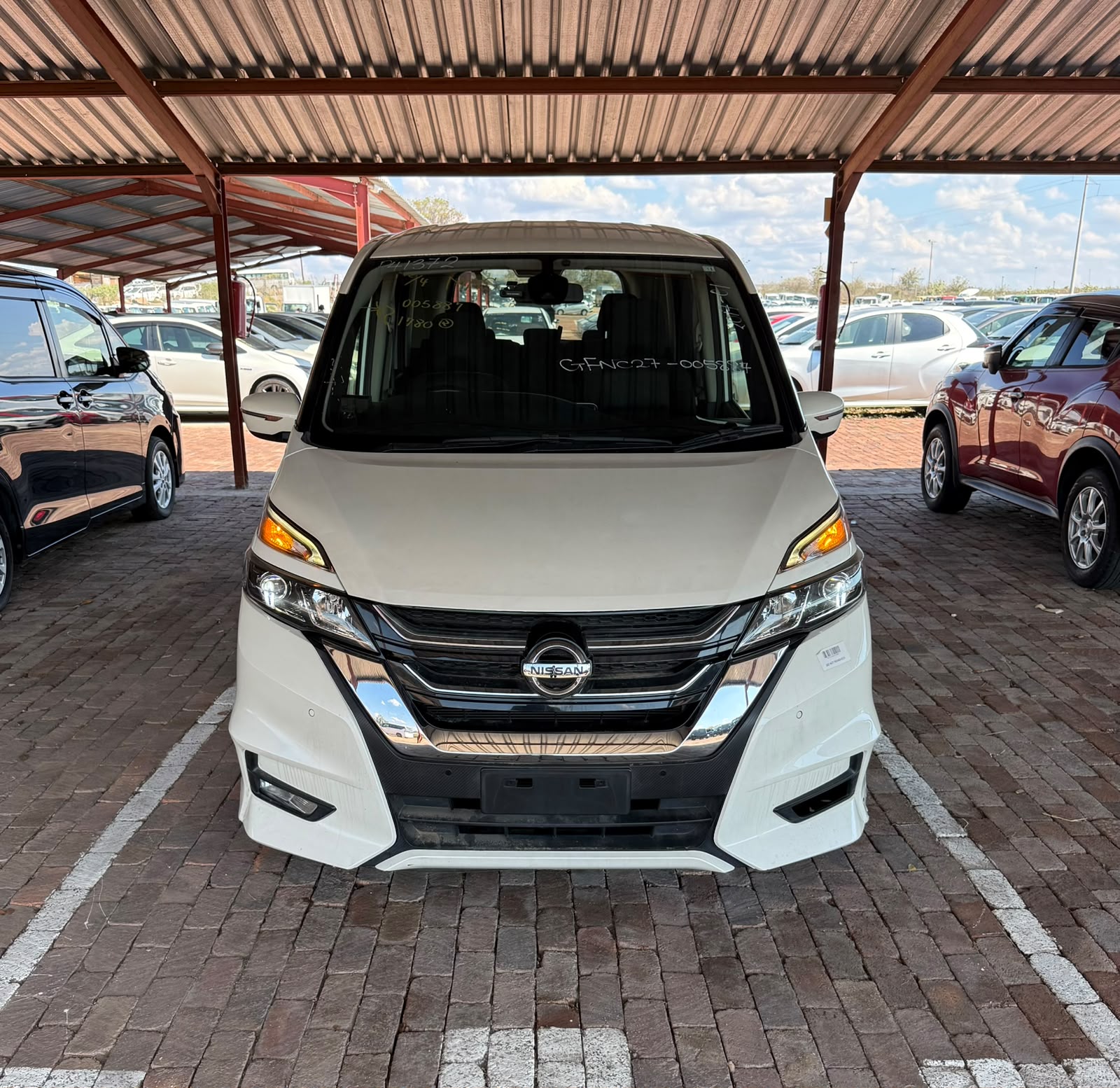 Nissan  Serena 