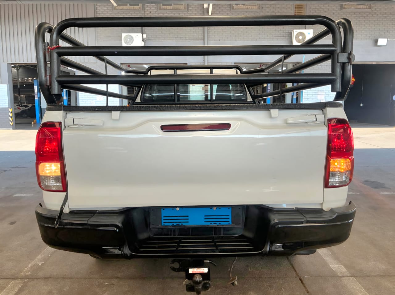  Toyota Hilux - Image 2