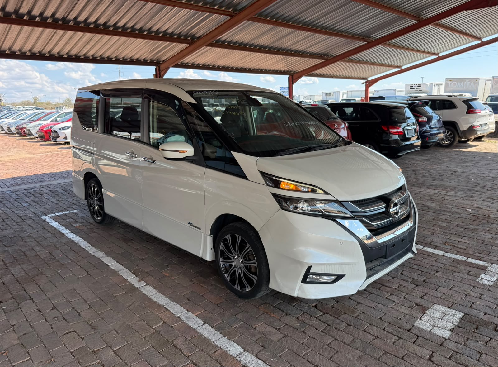 Nissan  Serena  - Image 3