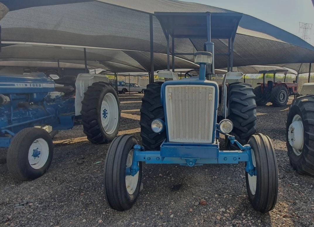 Ford 4600 Tractor - Image 2